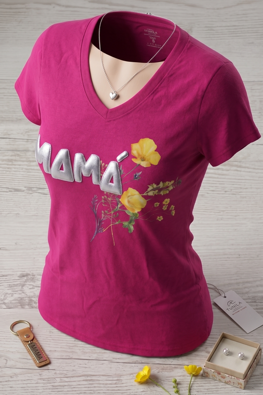 Camiseta Especial Mamá Fucsia Letra Relieve Plateada Premium