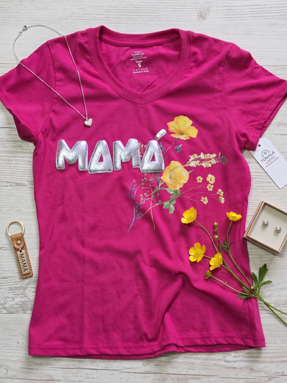 Camiseta Especial Mamá Fucsia Letra Relieve Plateada Premium